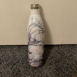 Marble 25 OZ Swell water bottle. Only used twice.